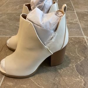 Qupid bone colored peep toes